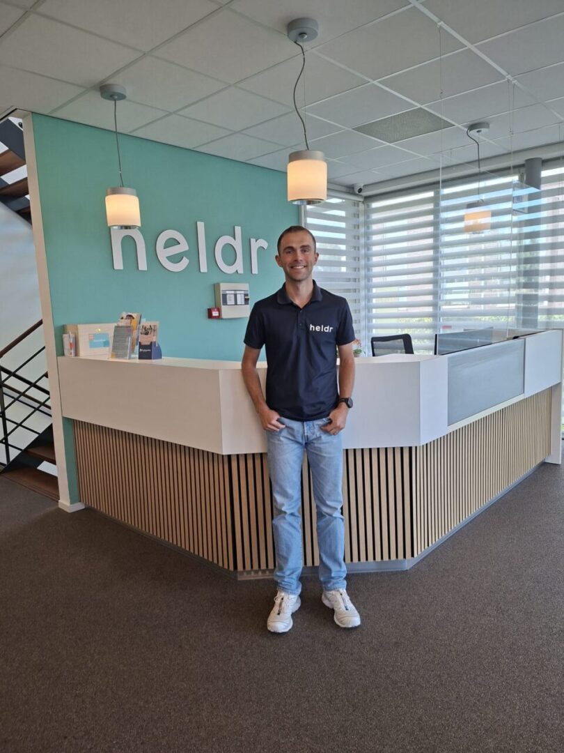 Mijn naam is Richard en ik werk sinds kort bij Heldr. Na drie jaar in Zwitserland gewerkt te hebben, kijk ik er erg naar uit om als algemeen fysiotherapeut bij Heldr aan de slag te gaan. Naast mijn werk als fysiotherapeut ben ik ook gespecialiseerd in dry needling. Daarnaast wil ik mij de komende tijd graag verder ontwikkelen en specialiseren als sport- en/of manueeltherapeut. In mijn vrije tijd ben ik dol op duursport en doe ik regelmatig mee aan wedstrijden door heel Europa. Sport en bewegen zijn dan ook een belangrijk onderdeel van mijn dagelijks leven. Ik werk in Emmen en Hoogeveen
